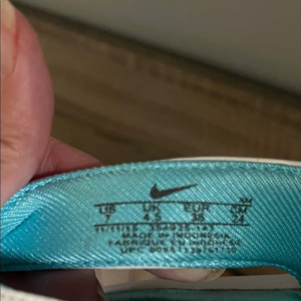 Nike Women's Sandals in White and Teal size 7 - Picture 5 of 6